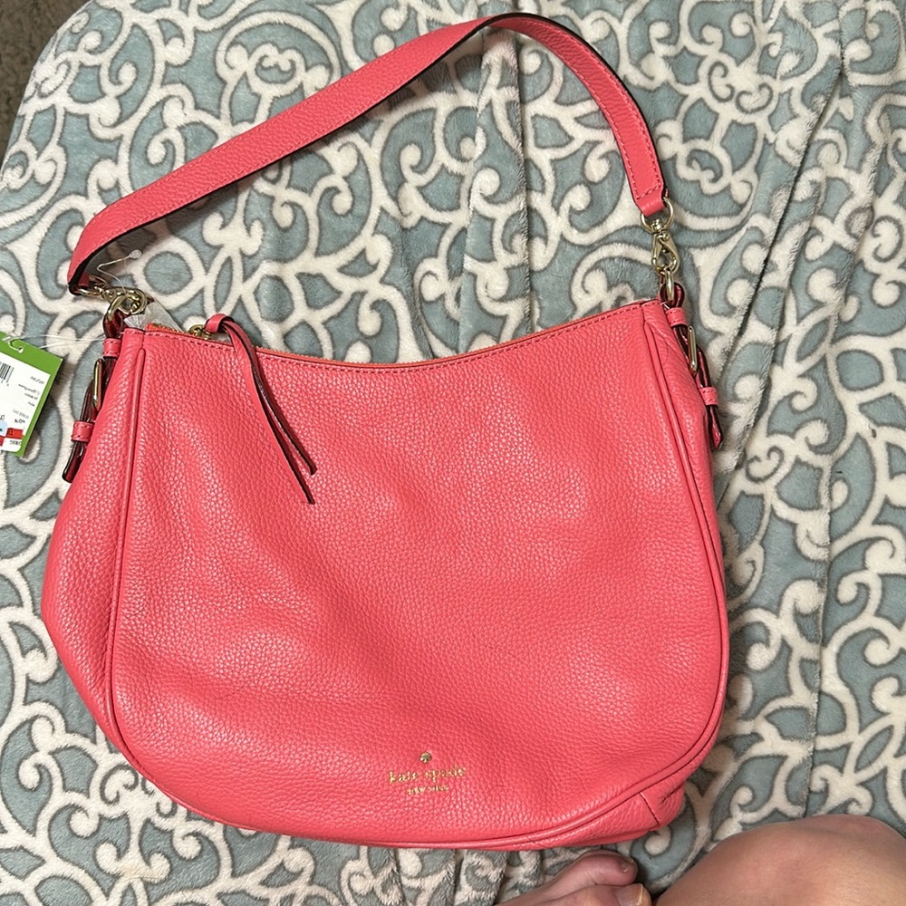 BN, Coral in color shoulder bag,comes with a leather strap for crossbody.